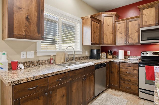 127 E RIVER BEND RD, Saratoga Springs, UT 84045