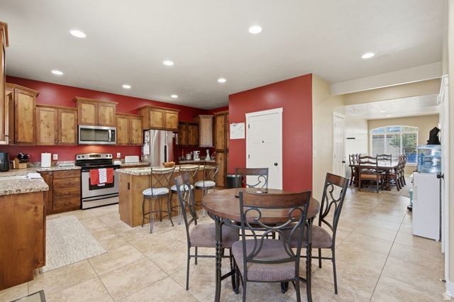 127 E RIVER BEND RD, Saratoga Springs, UT 84045