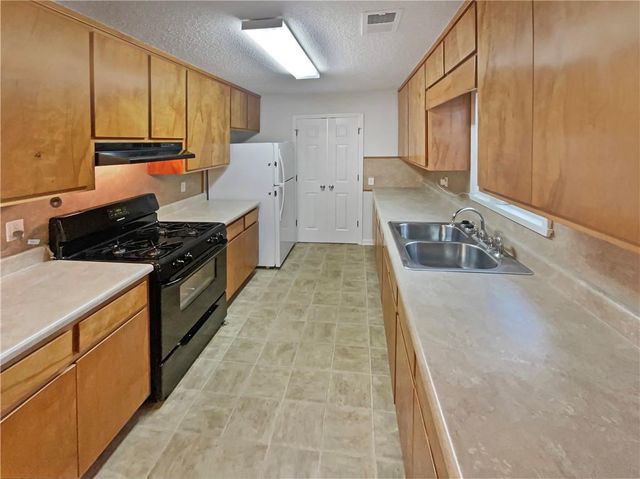 2855 W Highway 166, Carrollton, GA 30117