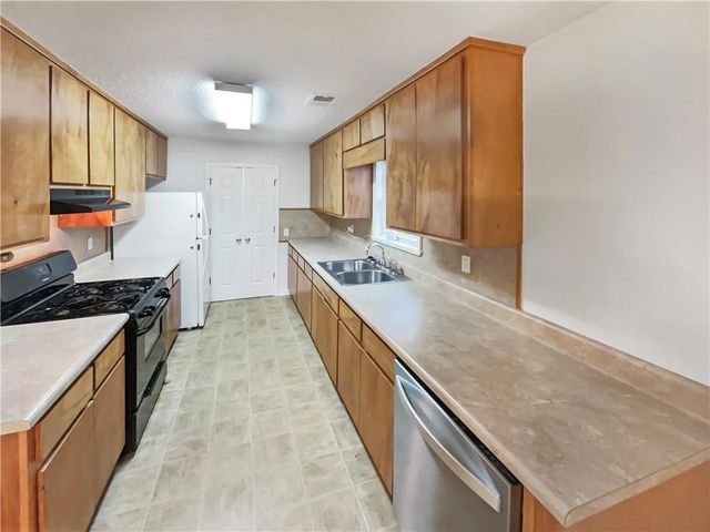 2855 W Highway 166, Carrollton, GA 30117