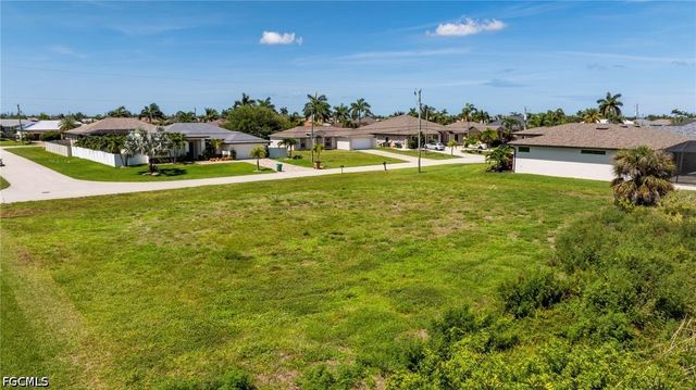 2201 SW 28th TER, Cape Coral, FL 33914