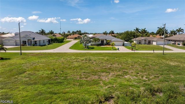 2201 SW 28th TER, Cape Coral, FL 33914