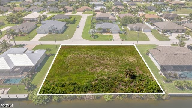 2201 SW 28th TER, Cape Coral, FL 33914