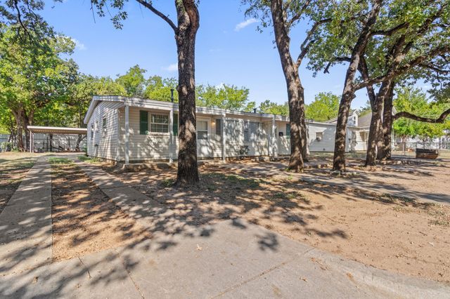 2209 & 2211 Barbell Lane, Fort Worth, TX 76111