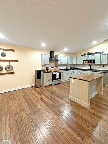 821 N East Street, Tipton, IN 46072