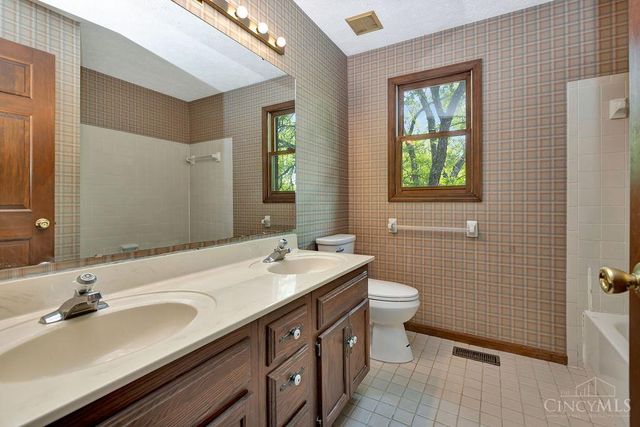 6895 Driftwood Lane, West Chester, OH 45241