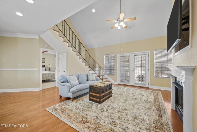 560 Meadow Walk Lane, Lenoir City, TN 37772