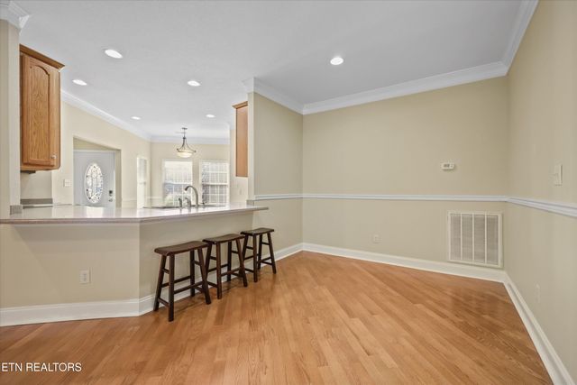 560 Meadow Walk Lane, Lenoir City, TN 37772