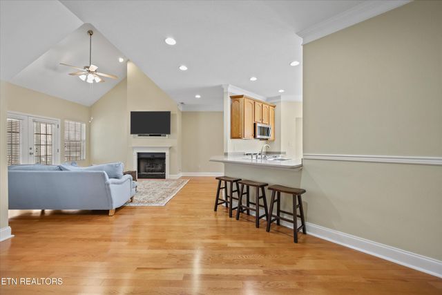 560 Meadow Walk Lane, Lenoir City, TN 37772