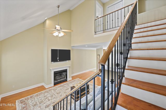 560 Meadow Walk Lane, Lenoir City, TN 37772