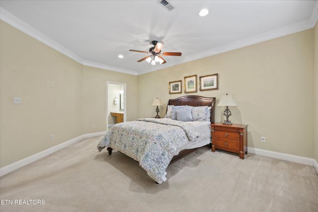 560 Meadow Walk Lane, Lenoir City, TN 37772