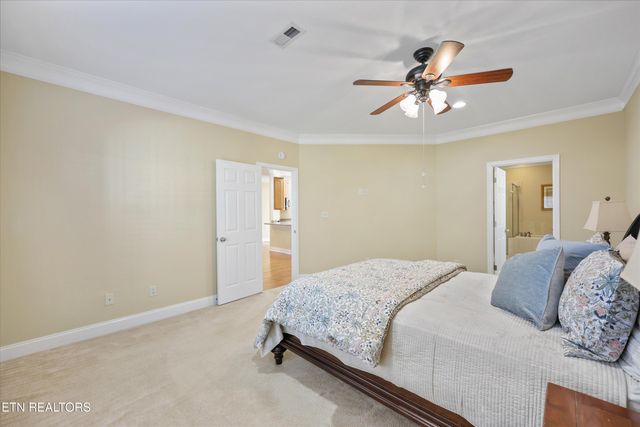 560 Meadow Walk Lane, Lenoir City, TN 37772