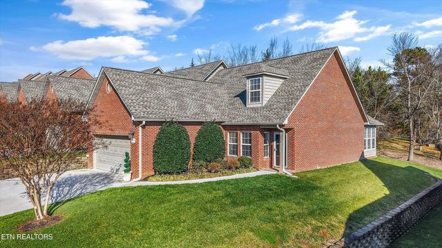 560 Meadow Walk Lane, Lenoir City, TN 37772