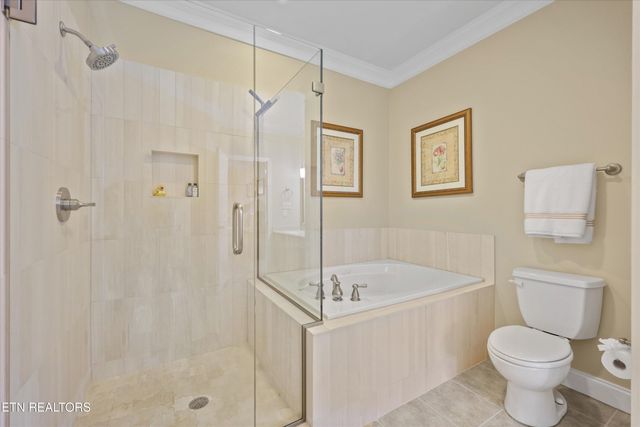 560 Meadow Walk Lane, Lenoir City, TN 37772