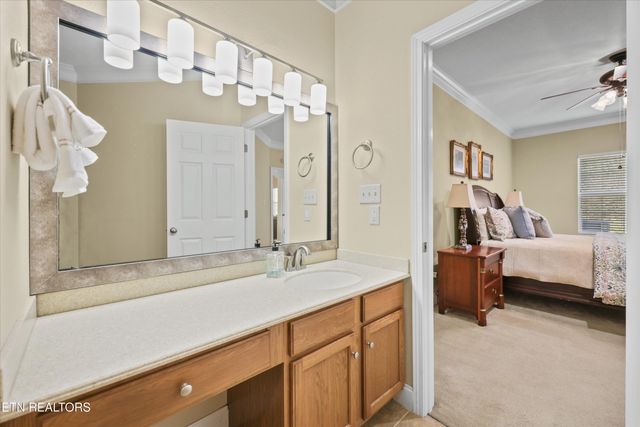 560 Meadow Walk Lane, Lenoir City, TN 37772