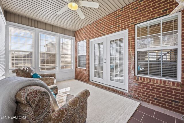 560 Meadow Walk Lane, Lenoir City, TN 37772