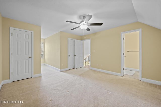 560 Meadow Walk Lane, Lenoir City, TN 37772