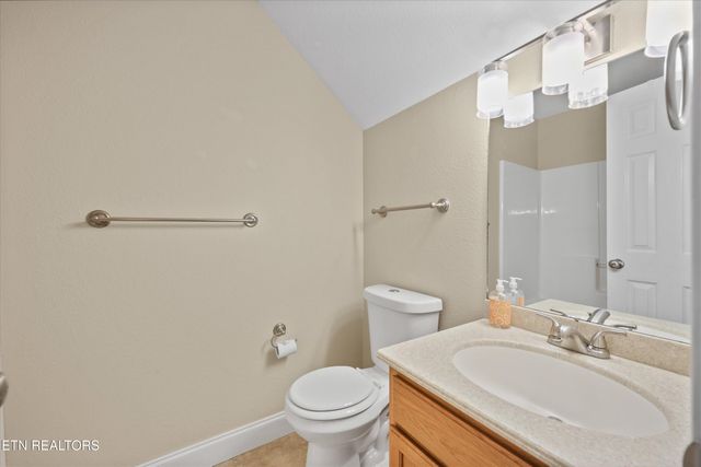 560 Meadow Walk Lane, Lenoir City, TN 37772