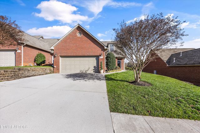 560 Meadow Walk Lane, Lenoir City, TN 37772