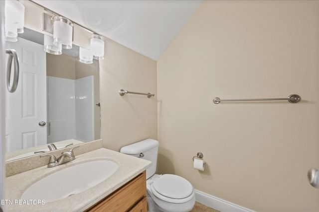 560 Meadow Walk Lane, Lenoir City, TN 37772