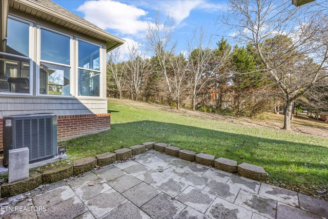 560 Meadow Walk Lane, Lenoir City, TN 37772