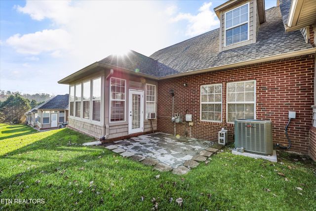 560 Meadow Walk Lane, Lenoir City, TN 37772