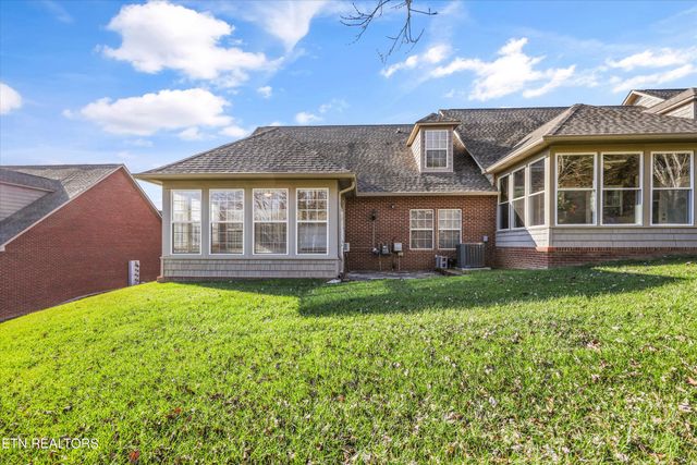 560 Meadow Walk Lane, Lenoir City, TN 37772