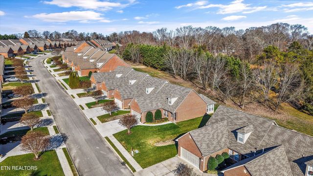 560 Meadow Walk Lane, Lenoir City, TN 37772