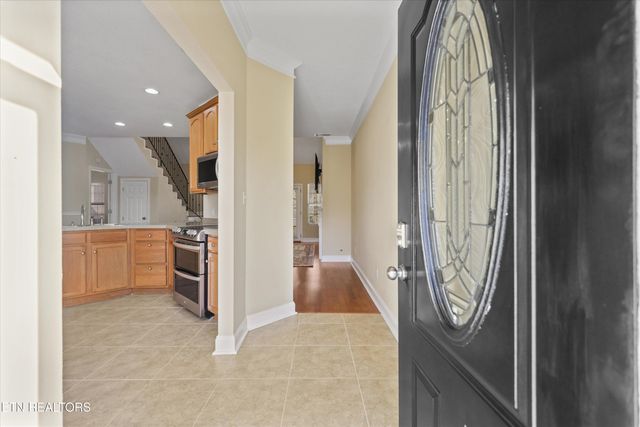 560 Meadow Walk Lane, Lenoir City, TN 37772