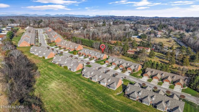 560 Meadow Walk Lane, Lenoir City, TN 37772