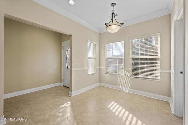 560 Meadow Walk Lane, Lenoir City, TN 37772