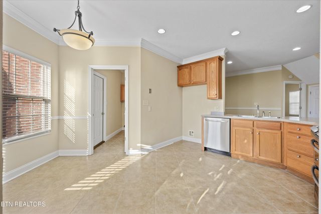 560 Meadow Walk Lane, Lenoir City, TN 37772