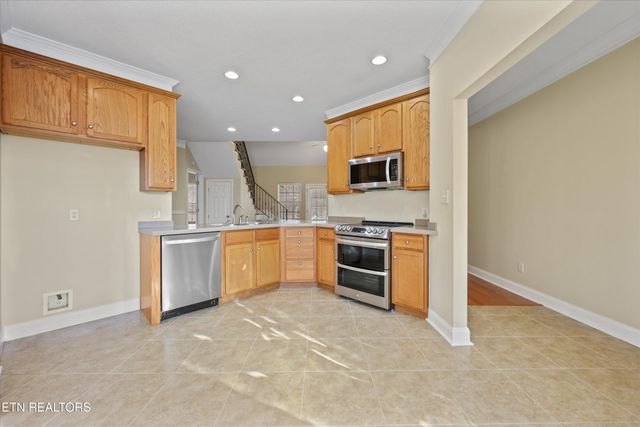 560 Meadow Walk Lane, Lenoir City, TN 37772