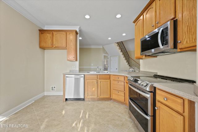 560 Meadow Walk Lane, Lenoir City, TN 37772