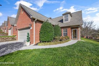 560 Meadow Walk Lane, Lenoir City, TN 37772