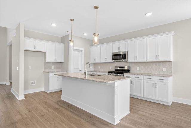 3919 Trinity Woods Rd, Columbia, TN 38401