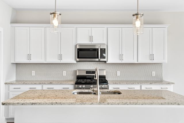 3919 Trinity Woods Rd, Columbia, TN 38401