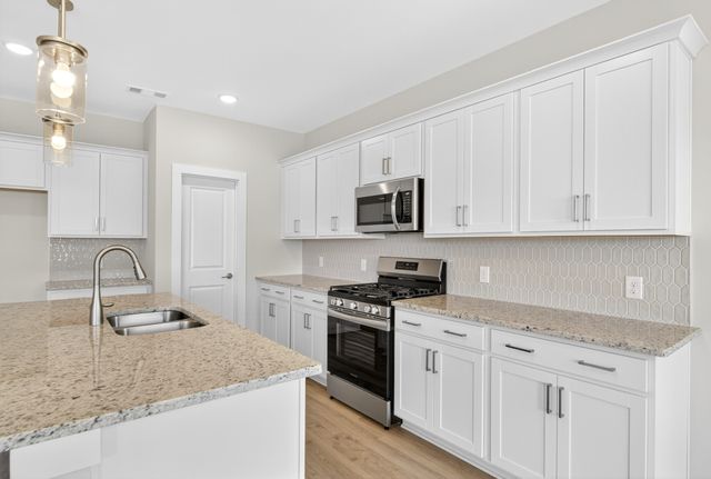 3919 Trinity Woods Rd, Columbia, TN 38401