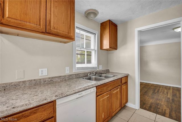 2313 N Taylor Road, Cleveland Heights, OH 44112