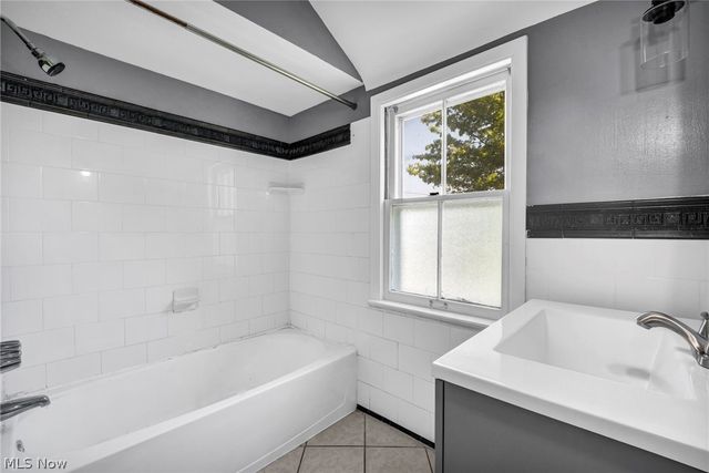 2313 N Taylor Road, Cleveland Heights, OH 44112