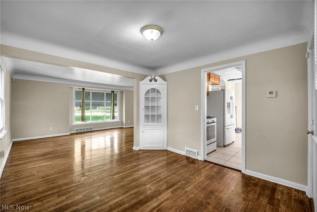 2313 N Taylor Road, Cleveland Heights, OH 44112