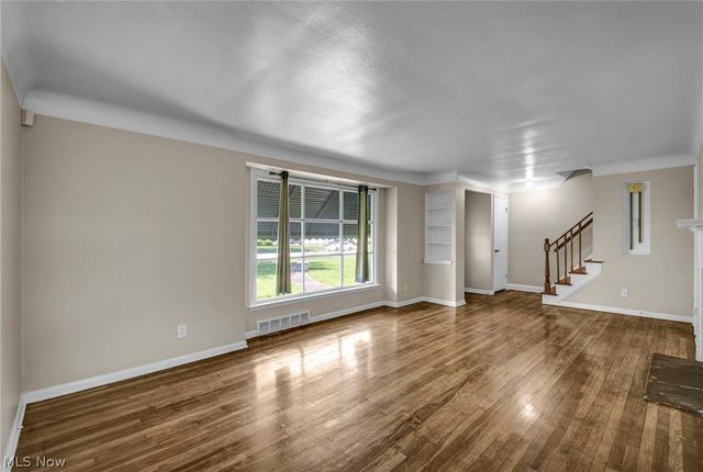2313 N Taylor Road, Cleveland Heights, OH 44112