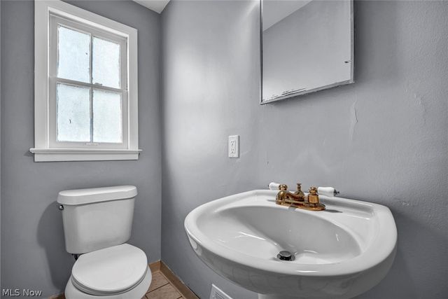 2313 N Taylor Road, Cleveland Heights, OH 44112