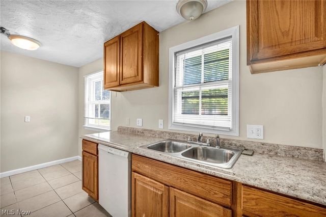 2313 N Taylor Road, Cleveland Heights, OH 44112