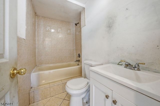 105 Berger St, Franklin Twp., NJ 08873