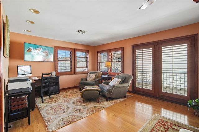 112 Santa Ana Avenue, Long Beach, CA 90803