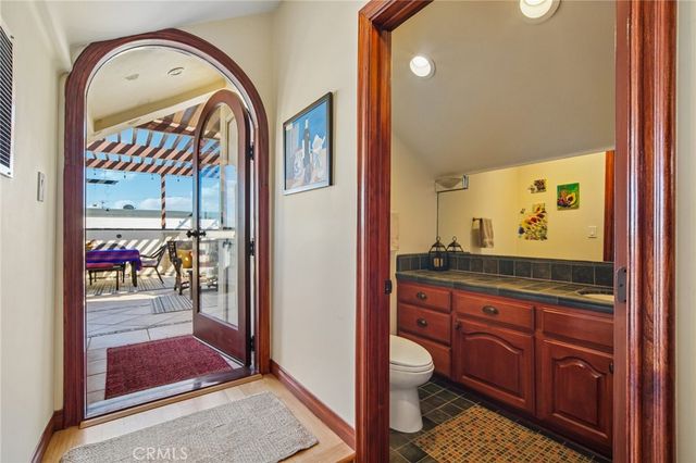 112 Santa Ana Avenue, Long Beach, CA 90803