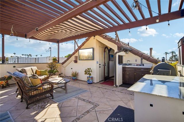 112 Santa Ana Avenue, Long Beach, CA 90803