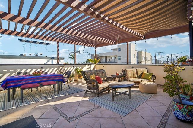 112 Santa Ana Avenue, Long Beach, CA 90803