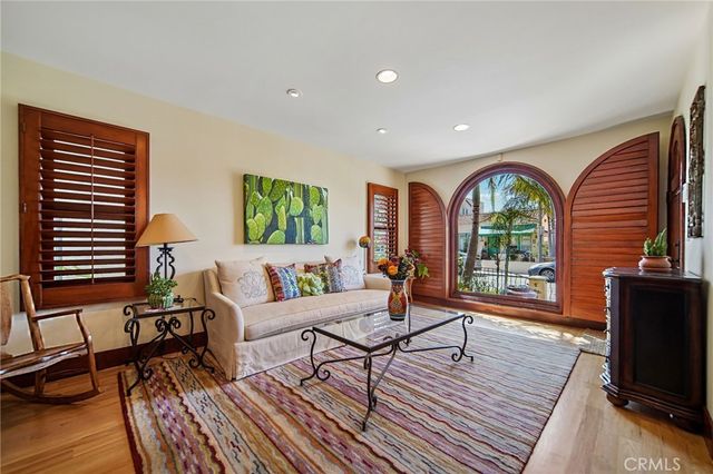 112 Santa Ana Avenue, Long Beach, CA 90803